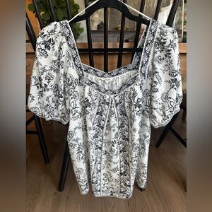 Max Studio floral square neck floaty top in floral print in black & white Size L